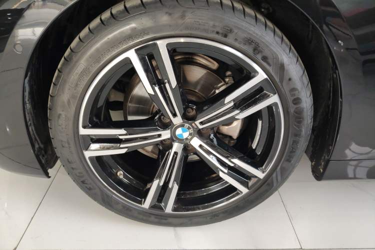Used BMW 4 Series 2024 425i M Sport Package Left Front Wheel Hub