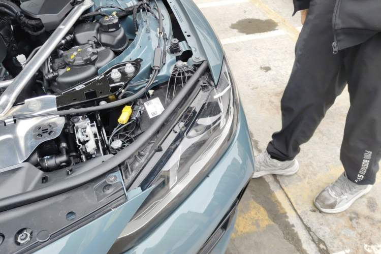 Used BMW 4 Series 2024 430i M Sport Night Edition Engine Bay Left