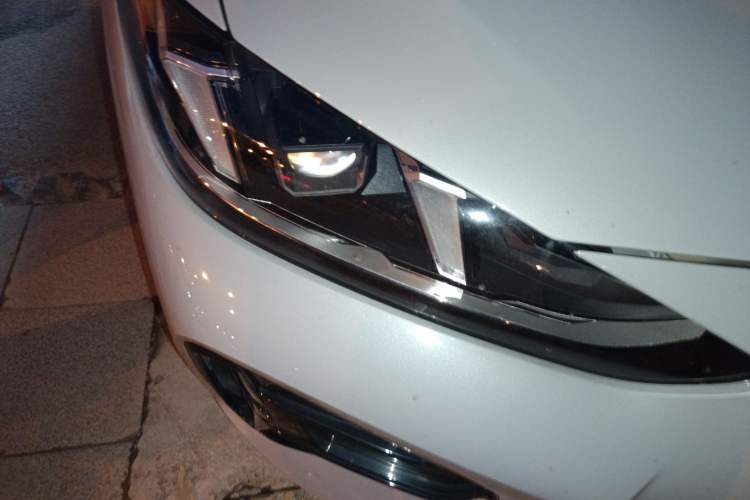Used BMW 4 Series 2024 425i M Sport Package Right Front Headlight