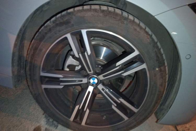 Used BMW 4 Series 2024 425i M Sport Package Right Front Wheel Hub