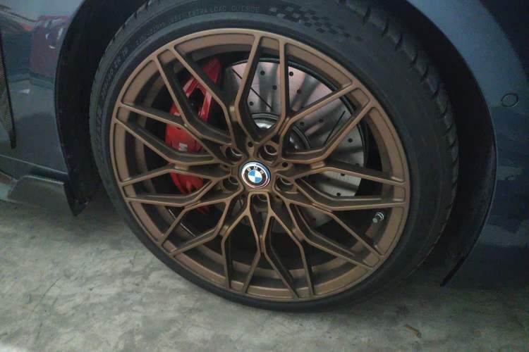 Used BMW 4 Series 2024 425i M Sport Package Right Front Wheel Hub
