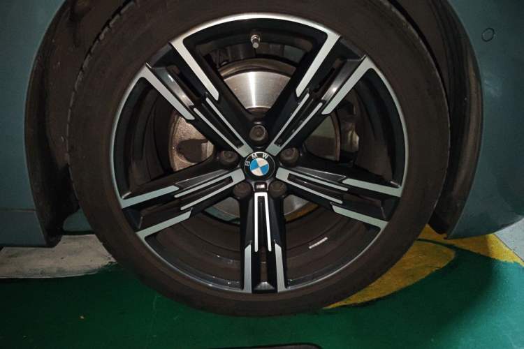 Used BMW 4 Series 2024 425i M Sport Package Right Front Wheel Hub