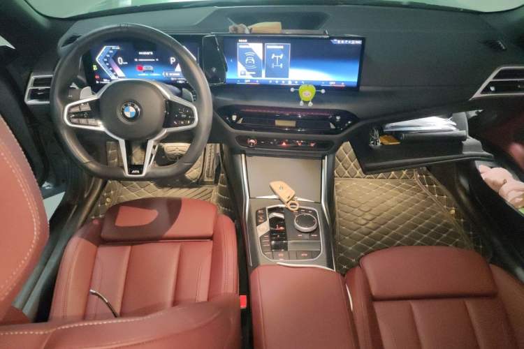 Used BMW 4 Series 2024 425i Convertible M Sport Package Center Console