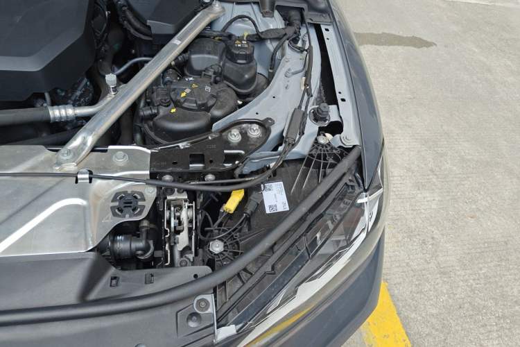 Used BMW 4 Series 2024 430i M Sport Night Edition Engine Bay Left