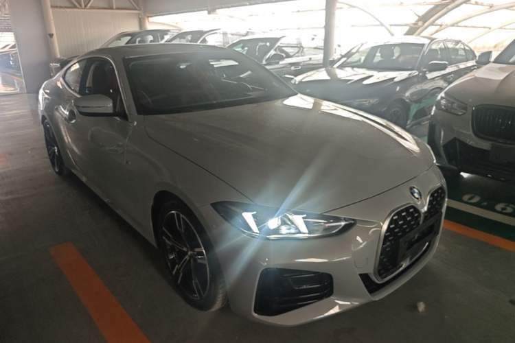 Used BMW 4 Series 2024 425i M Sport Package Front Right 45 Deg