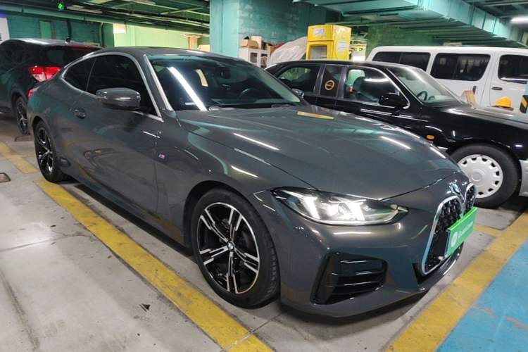 Used BMW 4 Series 2024 425i M Sport Package Front Right 45 Deg