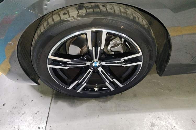 Used BMW 4 Series 2024 425i M Sport Package Left Front Wheel Hub
