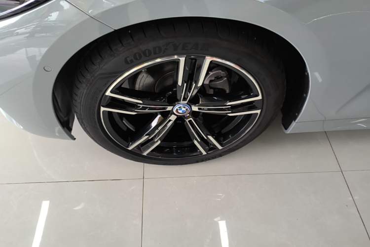 Used BMW 4 Series 2024 425i M Sport Package Left Front Wheel Hub