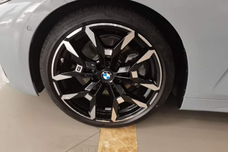 Used BMW 4 Series 2024 430i M Sport Night Edition Left Front Wheel Hub