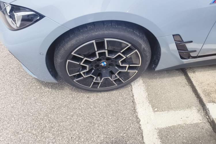 Used BMW 4 Series 2024 430i Gran Coupe M Sport Night Edition Package Left Front Wheel Hub