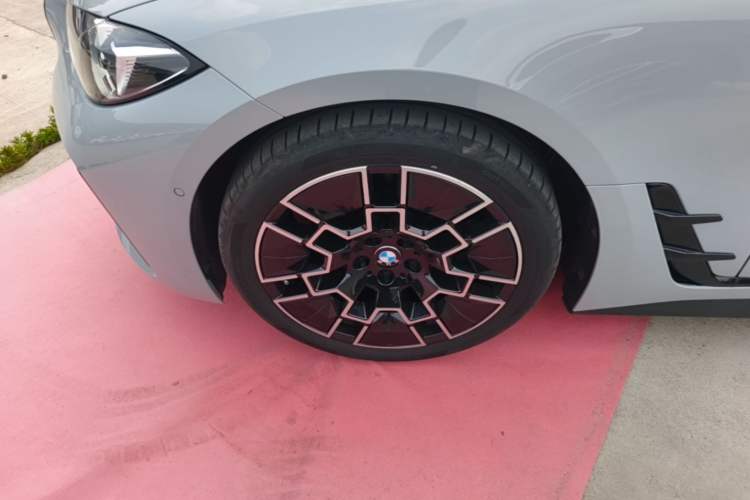 Used BMW 4 Series 2024 430i Gran Coupe M Sport Night Edition Package Left Front Wheel Hub