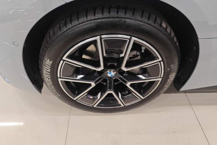 Used BMW 4 Series 2024 425i Gran Coupe M Sport Package Left Front Wheel Hub