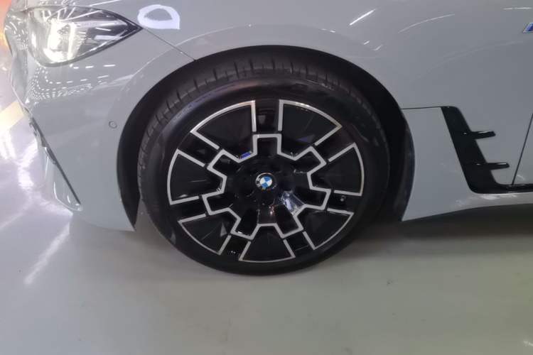 Used BMW 4 Series 2024 430i Gran Coupe M Sport Night Edition Package Left Front Wheel Hub
