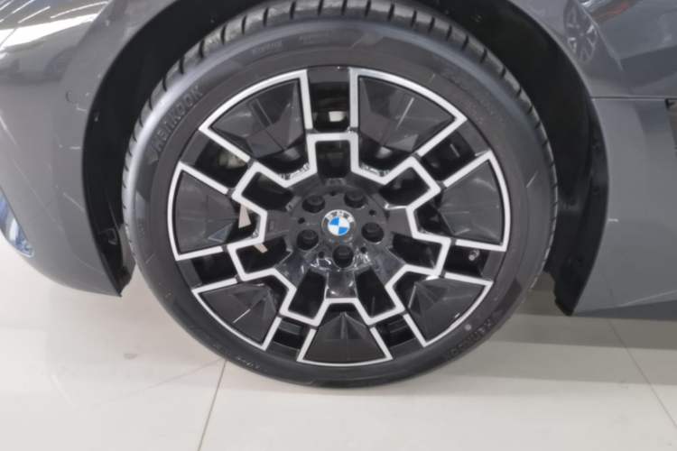 Used BMW 4 Series 2024 430i Gran Coupe M Sport Night Edition Package Left Front Wheel Hub
