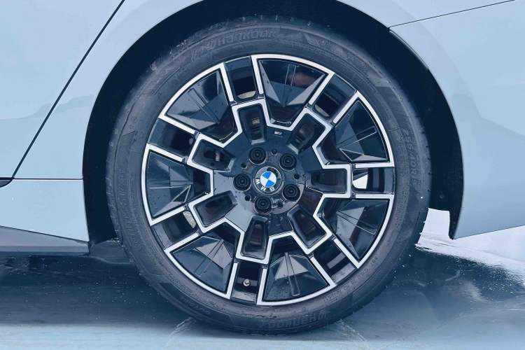 Used BMW 4 Series 2024 430i Gran Coupe M Sport Night Edition Package Left Front Wheel Hub