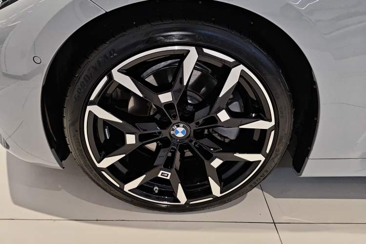 Used BMW 4 Series 2024 430i M Sport Night Edition Left Front Wheel Hub