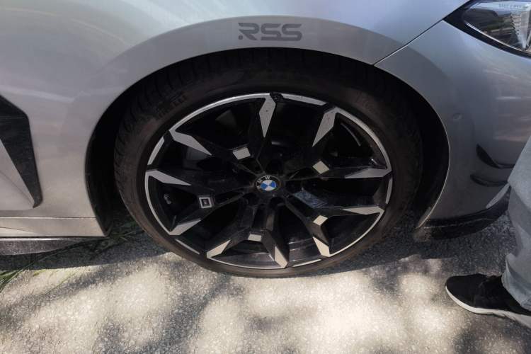 Used BMW 4 Series 2024 430i M Sport Night Edition Right Front Wheel Hub