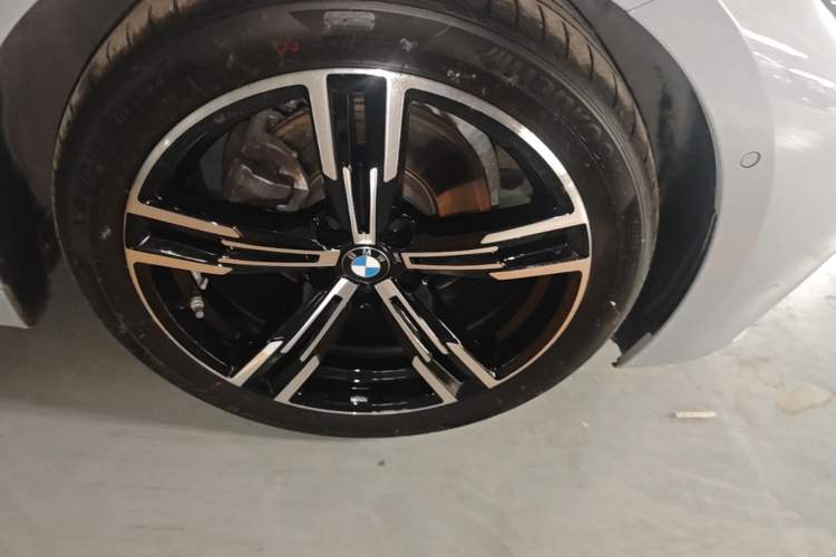 Used BMW 4 Series 2024 425i M Sport Package Right Front Wheel Hub