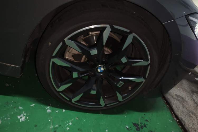 Used BMW 4 Series 2024 430i Convertible M Sport Night Edition Package Right Front Wheel Hub