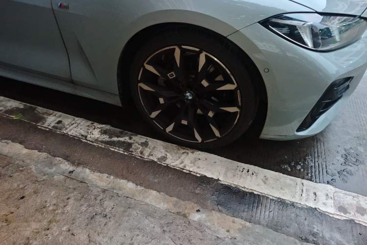 Used BMW 4 Series 2024 430i M Sport Night Edition Right Front Wheel Hub