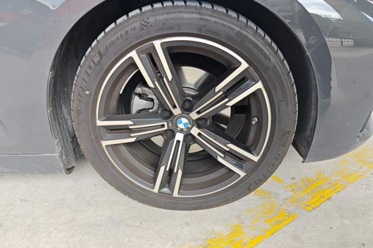 Used BMW 4 Series 2024 425i M Sport Package Right Front Wheel Hub