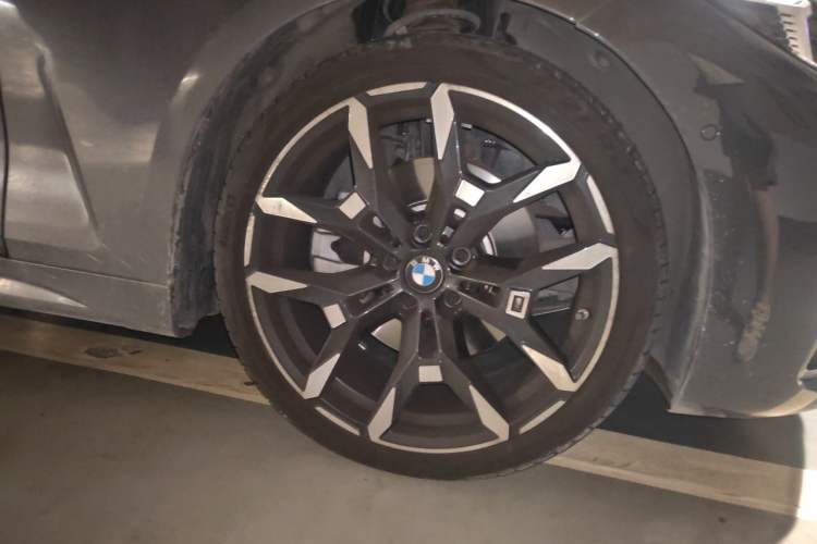 Used BMW 4 Series 2024 430i Convertible M Sport Night Edition Package Right Front Wheel Hub
