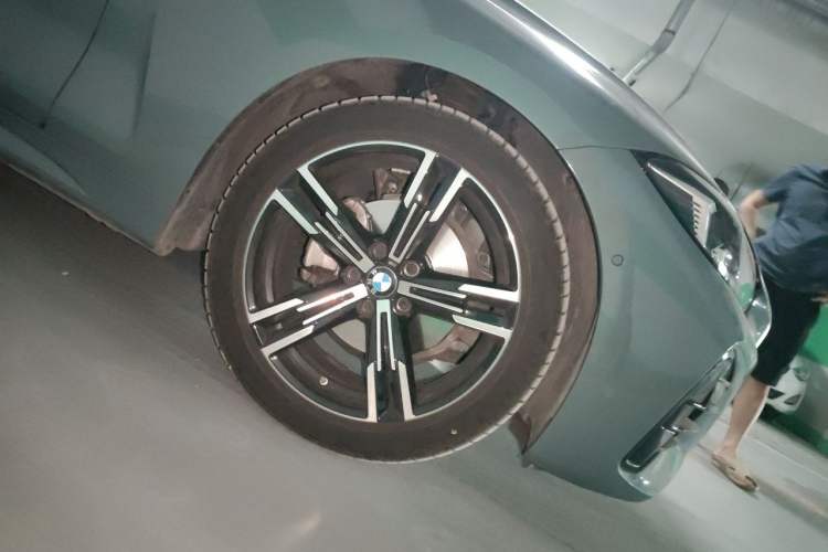 Used BMW 4 Series 2024 425i Convertible M Sport Package Right Front Wheel Hub