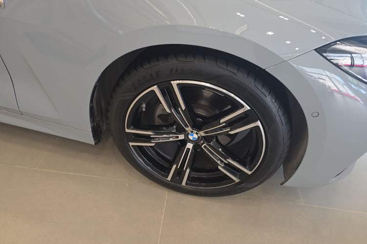 Used BMW 4 Series 2024 425i M Sport Package Right Front Wheel Hub