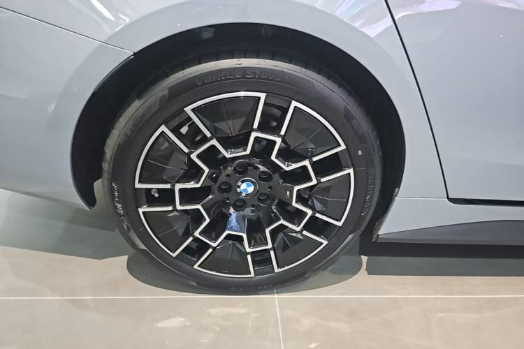 Used BMW 4 Series 2024 430i Gran Coupe M Sport Night Edition Package Right Rear Wheel Hub