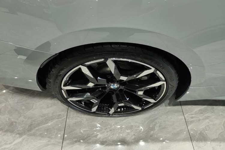 Used BMW 4 Series 2024 430i M Sport Night Edition Right Rear Wheel Hub