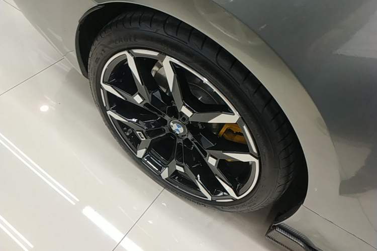 Used BMW 4 Series 2024 430i M Sport Night Edition Right Rear Wheel Hub