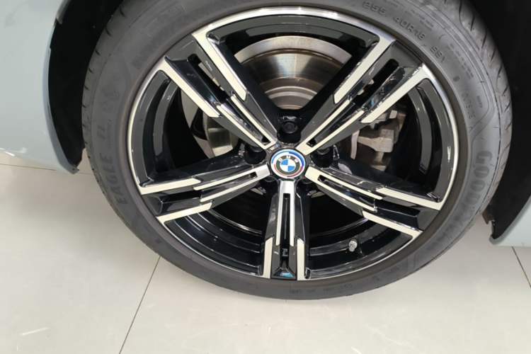 Used BMW 4 Series 2024 425i M Sport Package Right Rear Wheel Hub