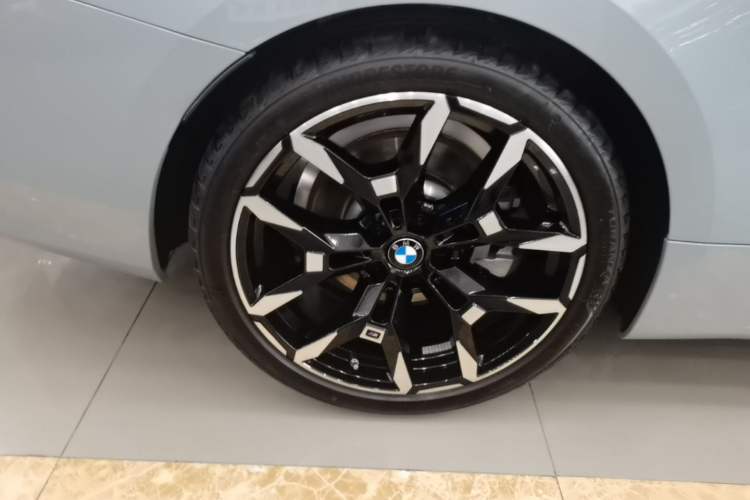 Used BMW 4 Series 2024 430i M Sport Night Edition Right Rear Wheel Hub