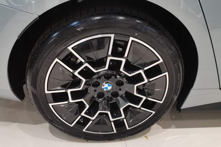 Used BMW 4 Series 2024 430i Gran Coupe M Sport Night Edition Package Right Rear Wheel Hub