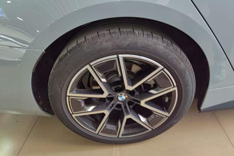 Used BMW 4 Series 2024 425i Gran Coupe M Sport Package Right Rear Wheel Hub