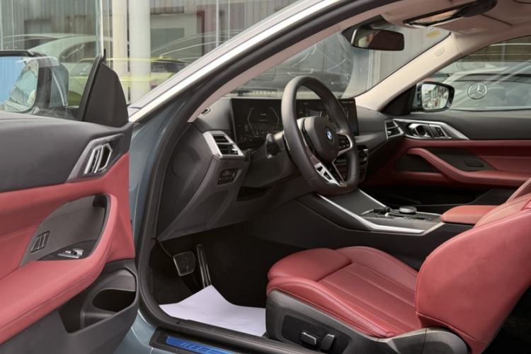 Used BMW 4 Series 2024 425i M Sport Package Interior 1