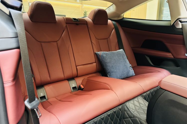 Used BMW 4 Series 2024 425i M Sport Package Interior 3