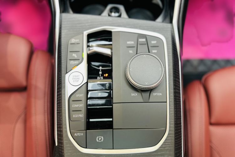 Used BMW 4 Series 2024 425i M Sport Package Interior 4