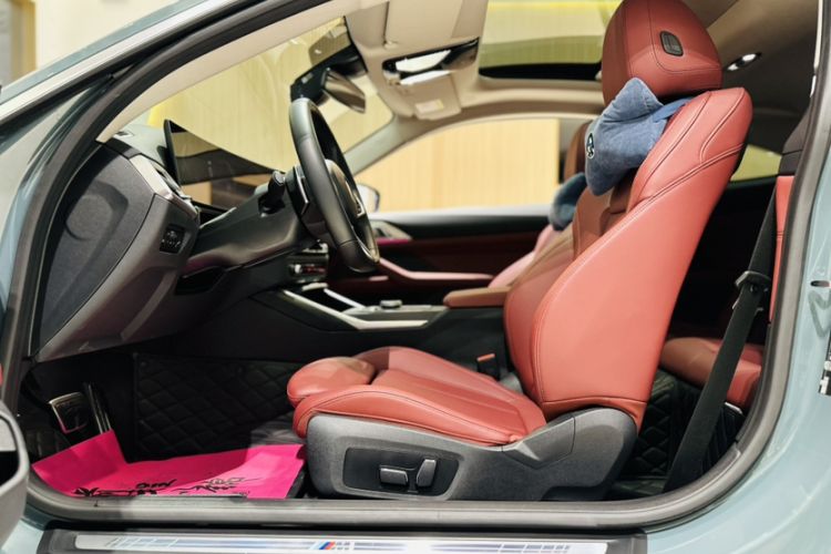 Used BMW 4 Series 2024 425i M Sport Package Interior 5