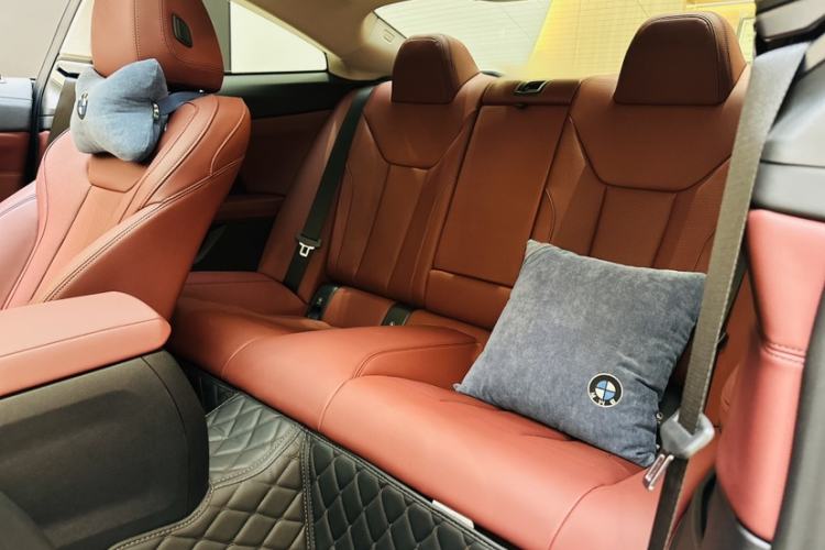 Used BMW 4 Series 2024 425i M Sport Package Interior 7