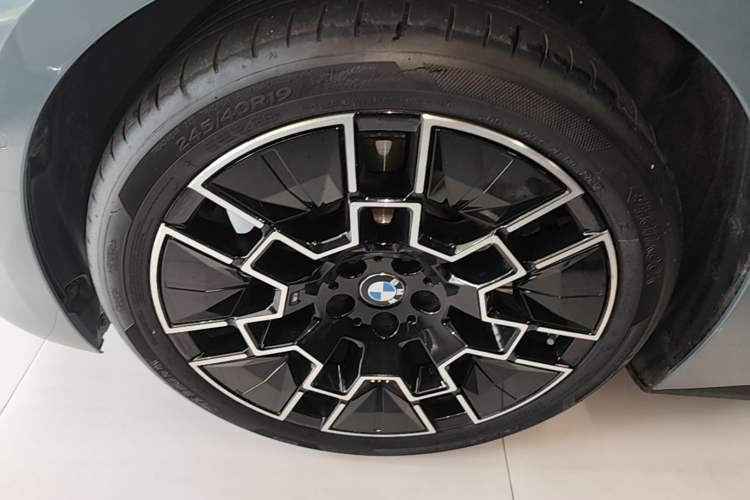 Used BMW 4 Series 2024 430i Gran Coupe M Sport Night Edition Package Left Front Wheel Hub