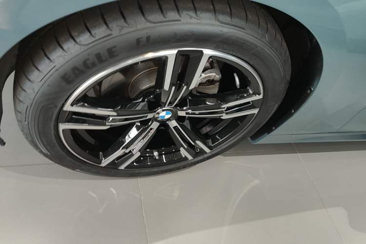 Used BMW 4 Series 2024 425i M Sport Package Left Front Wheel Hub