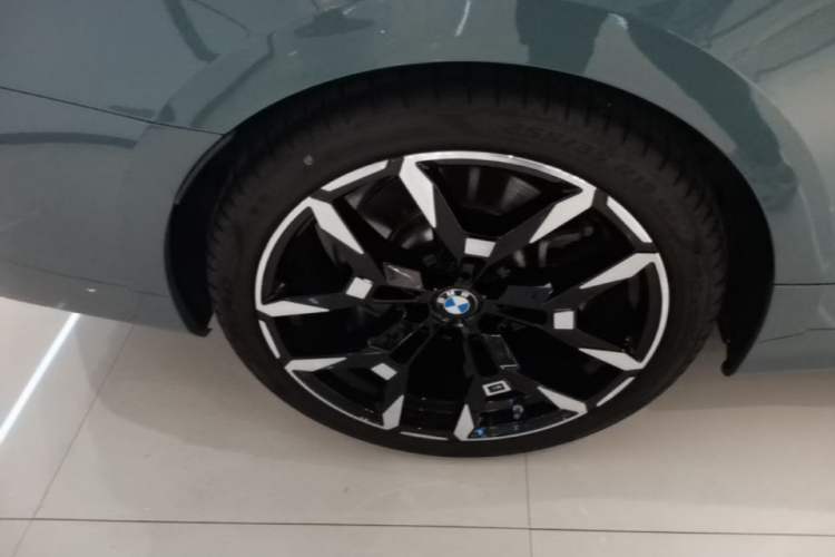 Used BMW 4 Series 2024 430i M Sport Night Edition Right Rear Wheel Hub