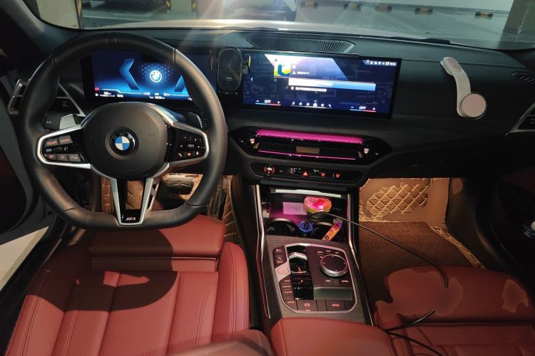 Used BMW 4 Series 2024 425i Convertible M Sport Package Center Console