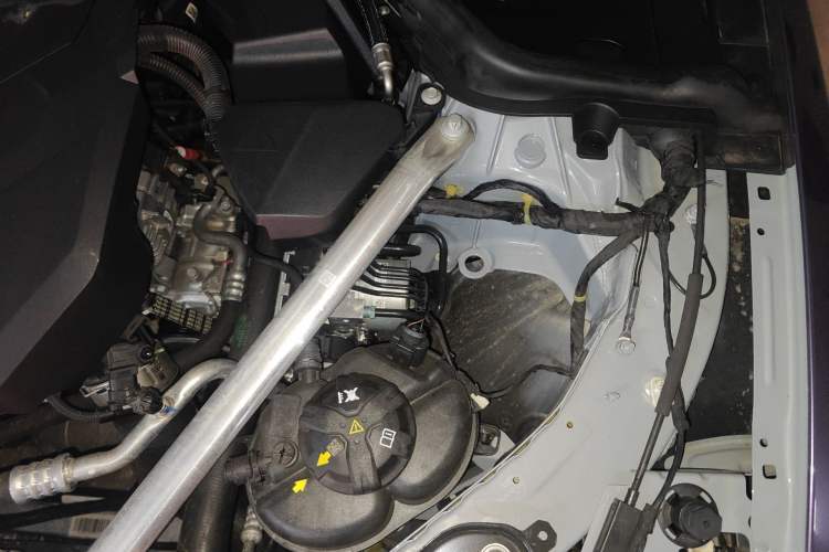 Used BMW 4 Series 2024 425i Convertible M Sport Package Engine Bay Left