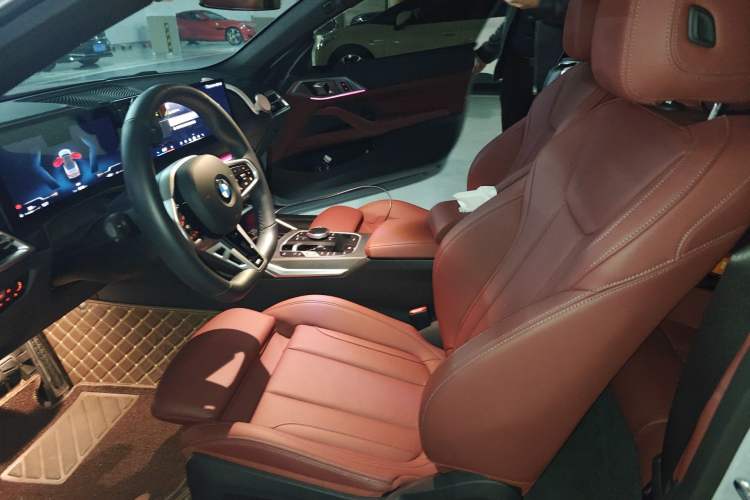 Used BMW 4 Series 2024 425i Convertible M Sport Package Left Front Seat