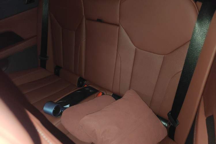 Used BMW 4 Series 2024 425i Convertible M Sport Package Left Rear Seat