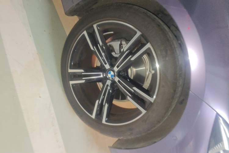 Used BMW 4 Series 2024 425i Convertible M Sport Package Right Front Wheel Hub