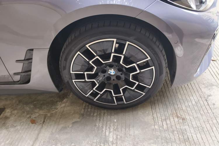 Used BMW 4 Series 2024 430i Gran Coupe M Sport Night Edition Package Right Front Wheel Hub