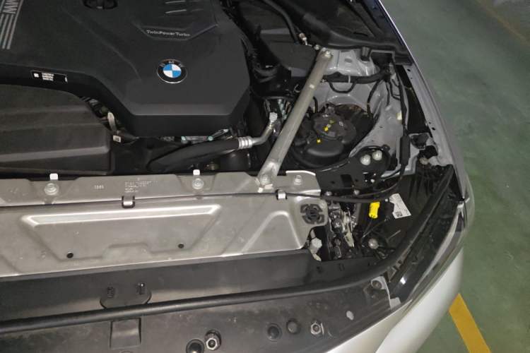 Used BMW 4 Series 2024 425i M Sport Package Engine Bay Left